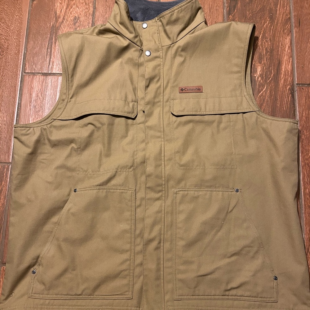 Columbia Men's Tan Vest